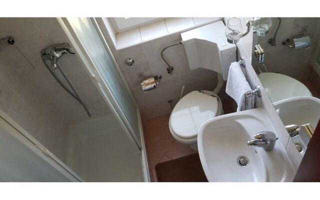 Apartments and Rooms Pende