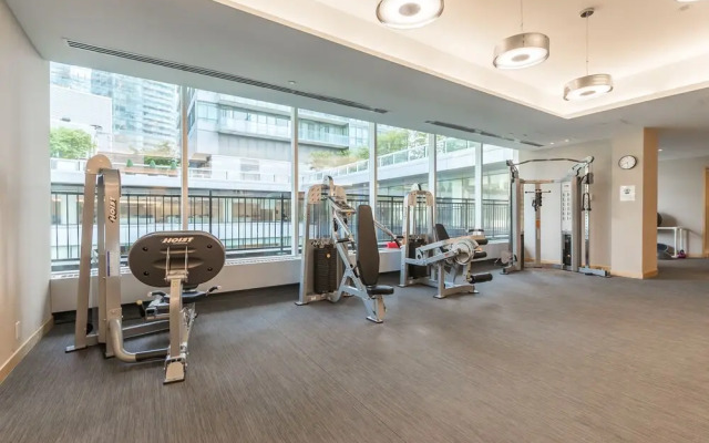 GLOBALSTAY. Maple Leaf Square