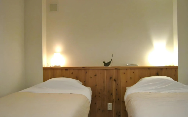 Guesthouse Hyakumanben Cross