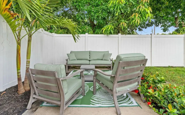 Arthaus- Fully Stocked Kitchen and Fenced Yard
