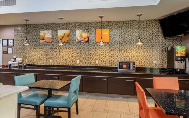 La Quinta Inn & Suites Cleveland