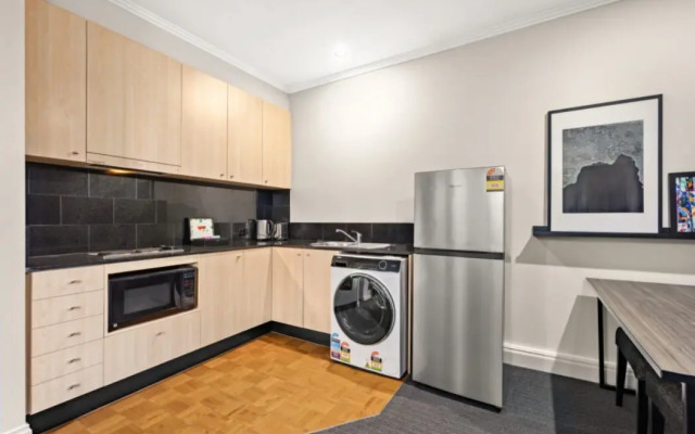 Melbourne City Suites