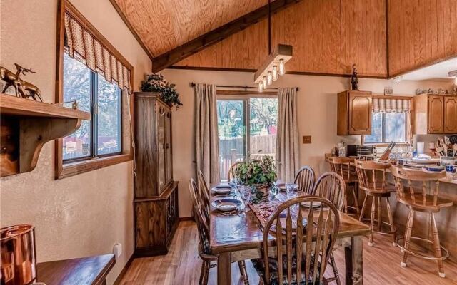 Mockingbird Cabin, 3 Bedrooms, Sleeps 8