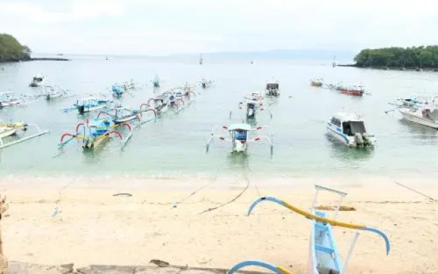 Kerti Beach Bungalow and Restaurant