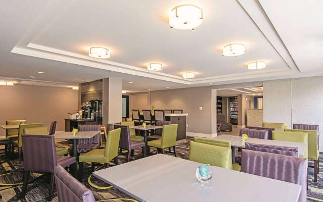La Quinta Inn & Suites by Wyndham Portland DT/Maine Med