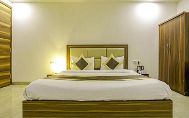 Fabhotel White House Bnb