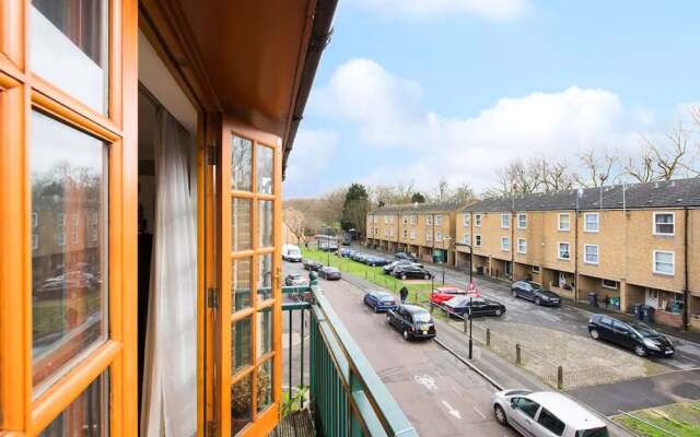 Modern Bright Flat on Victoria Park