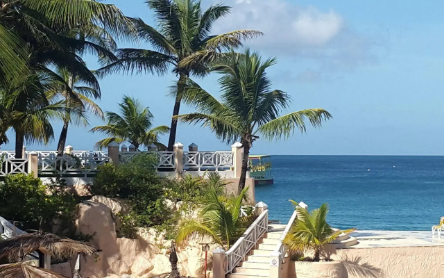 Coco Reef Resort and Spa