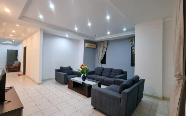 Kenyalang Emerald Riverine Homestay