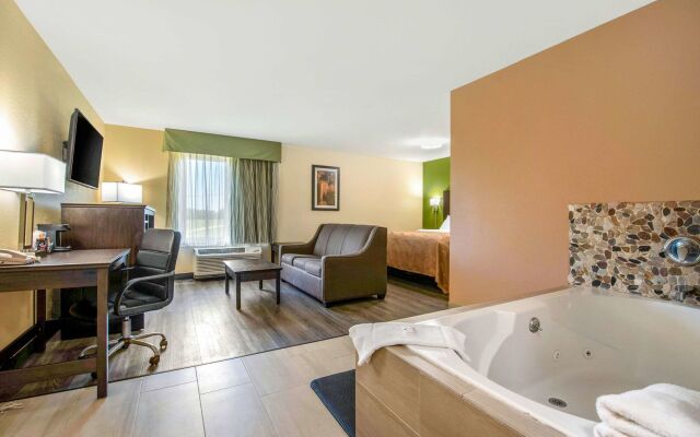 Quality Inn & Suites Brandenburg - Fort Knox