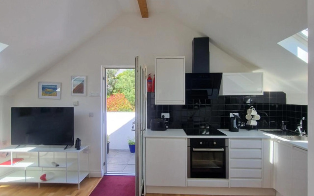 Blue Hills Luxury Coastal Apartment