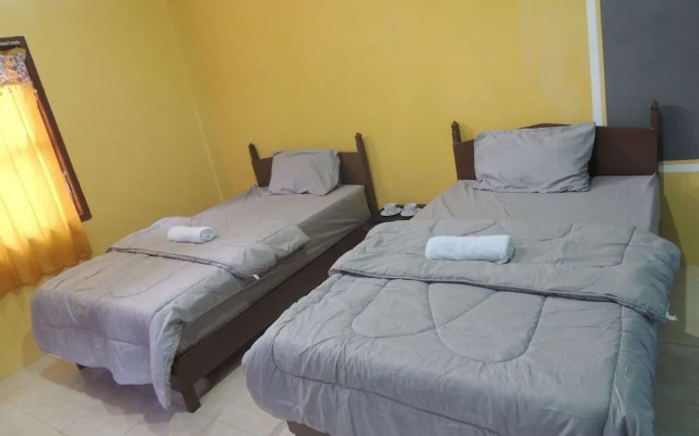 Penginapan Wardi Syariah Borobudur by Ndalem Beong