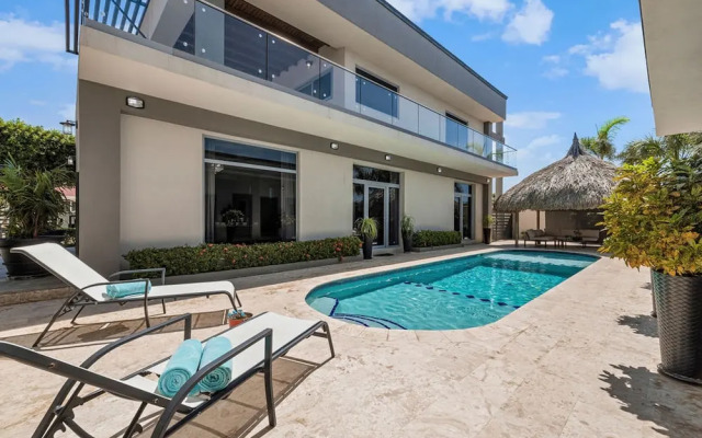 Magical Oasis 6BR w Large Pool Gazebo Views