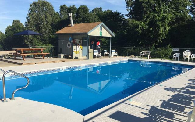 Buzzard Rock Resort & Marina