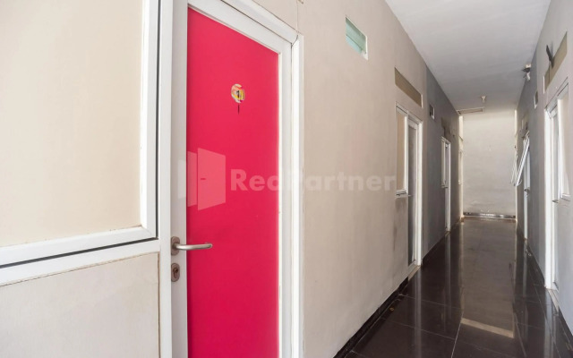 Super OYO 2223 J&b Room Utan Kayu