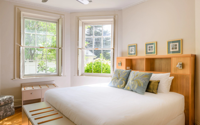 The Woodbridge Waterfront Rooms. – Guest Rooms – New Norfolk