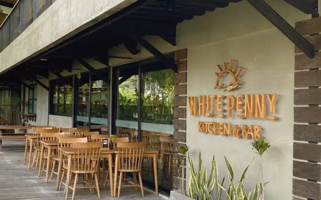 White Penny Hostel