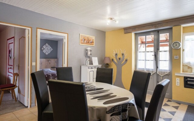 Luxurious Holiday Home with Swimming Pool in Meyrals