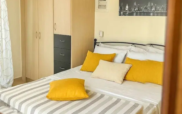 Filiatra Cozy Central Gem With Balcony