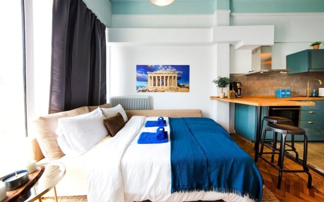 Your Home under the Acropolis Roofdeck