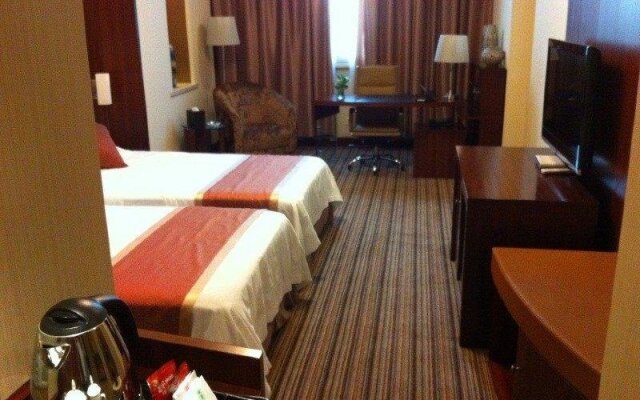 Holiday Hotel