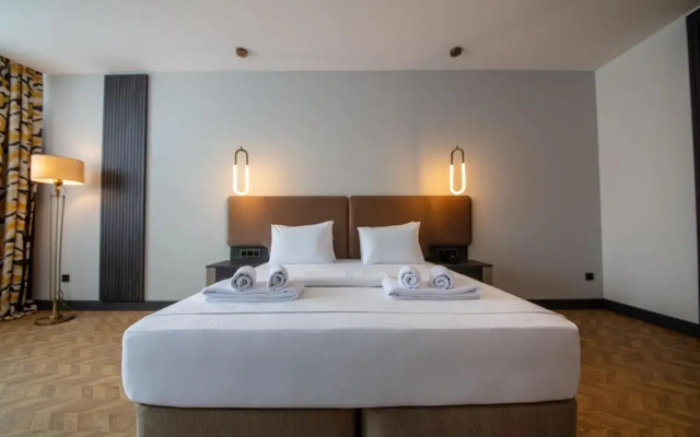 V Center Hotel