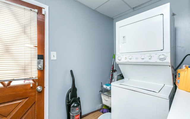 Charming Home Near Harbor&stadiums W/2carparking