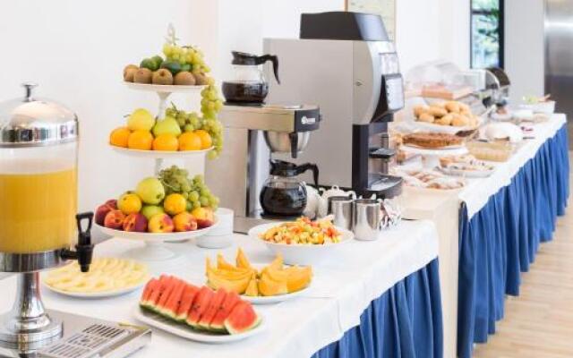 Los Nidos Holiday Resort Bungalows