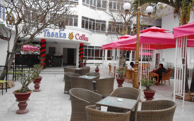 Yasaka Huong Sen Restaurant & Hotel