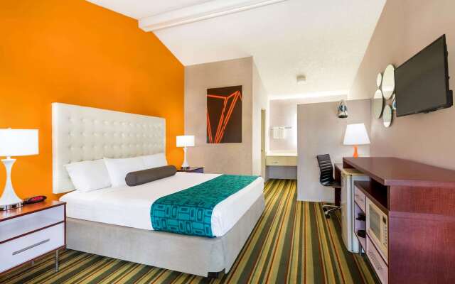 Howard Johnson by Wyndham Phoenix Airport/Downtown Area