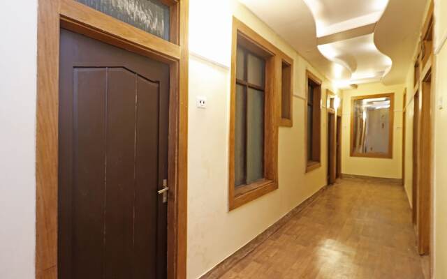 OYO 29345 Hotel Samrat