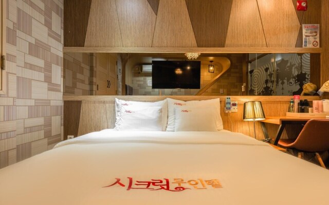 Secret Hotel