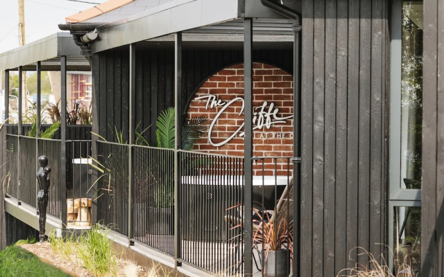 The Cliffe at the Quay