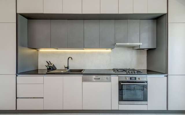 Modern 90 m2 apt With Balcony w the sea View