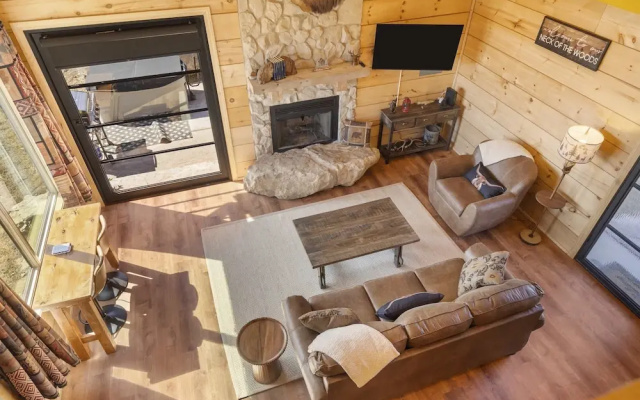 Elk Lodge Cabin for 4!