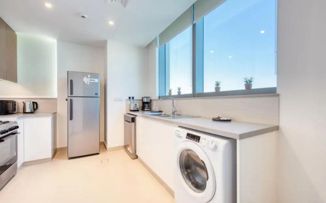 Exclusive Sea View Apartment on the Arabian Gulf