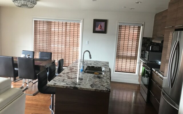 Laval centre apartment