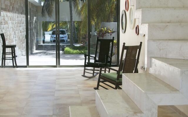 5 BR House with Pool and Private Beach