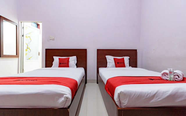 RedDoorz Syariah near UISU Medan