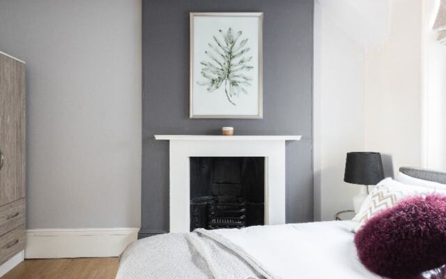 The Riverside Escape - 3bdr in 3 Central Apartments