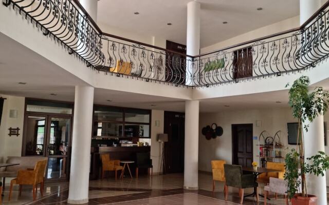 Flora Hotel