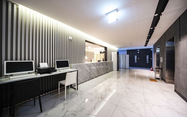 Golden River Hotel