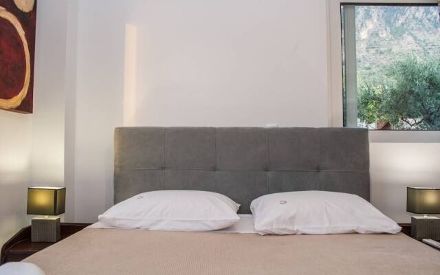 Nina's Villa, Cosy Seaview Retreat