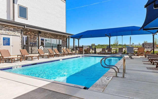 Holiday Inn Express Kansas City North Parkville An IHG Hotel
