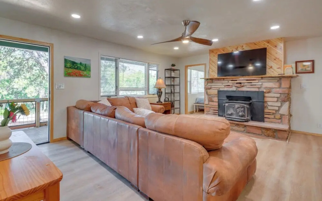 Dog Friendly! Peaceful Wooded Retreat in Prescott