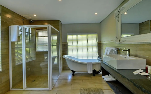 African Hills Safari Lodge & Spa