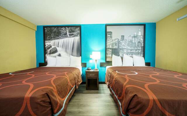 Super 8 by Wyndham Wichita Airport