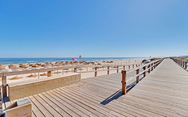 Monte Gordo Downtown by Homing