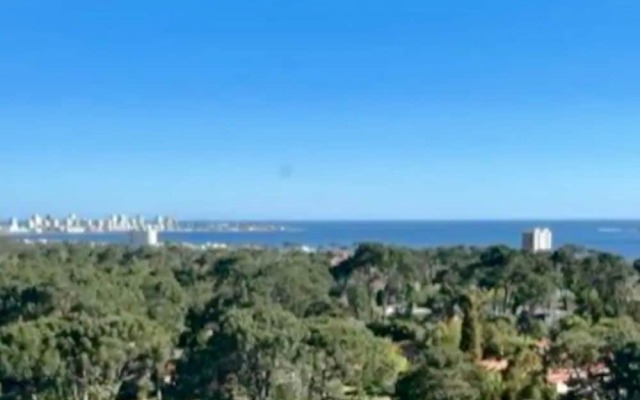 2 bed apartment Ocean Drive Country Bldg