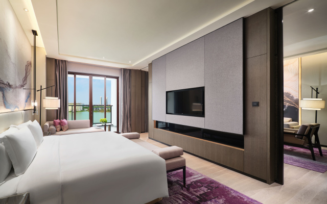 Crowne Plaza Wuxi Lake View by IHG